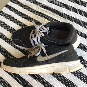 NIKE 8.5 Woman tennis shoes 👟